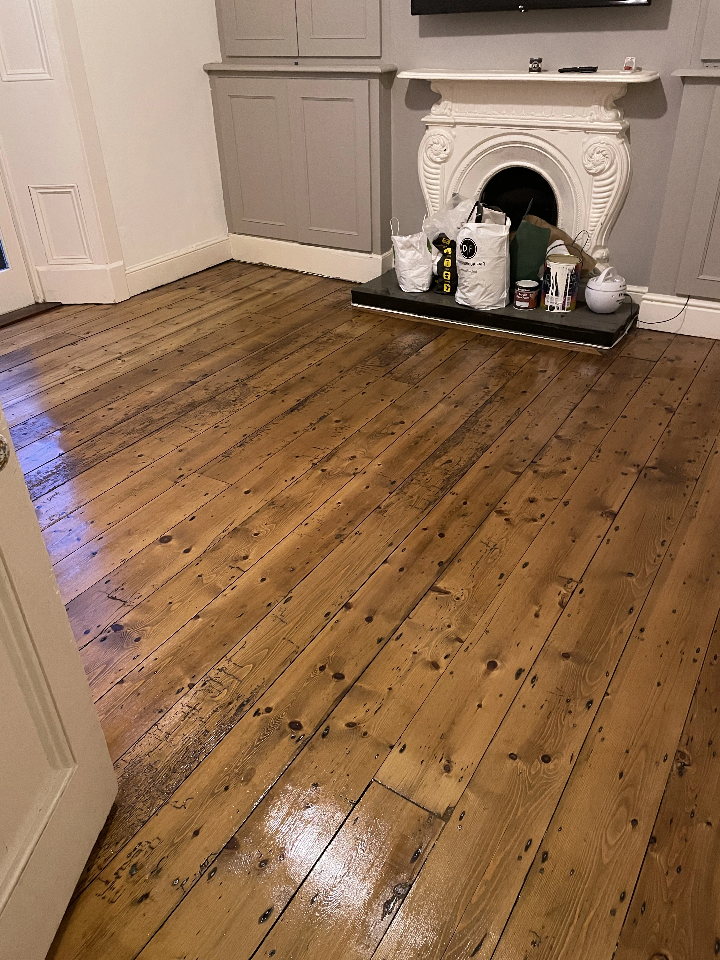 A picture of a brown wooden floor perfectly sanded and with a nice coat of staining.